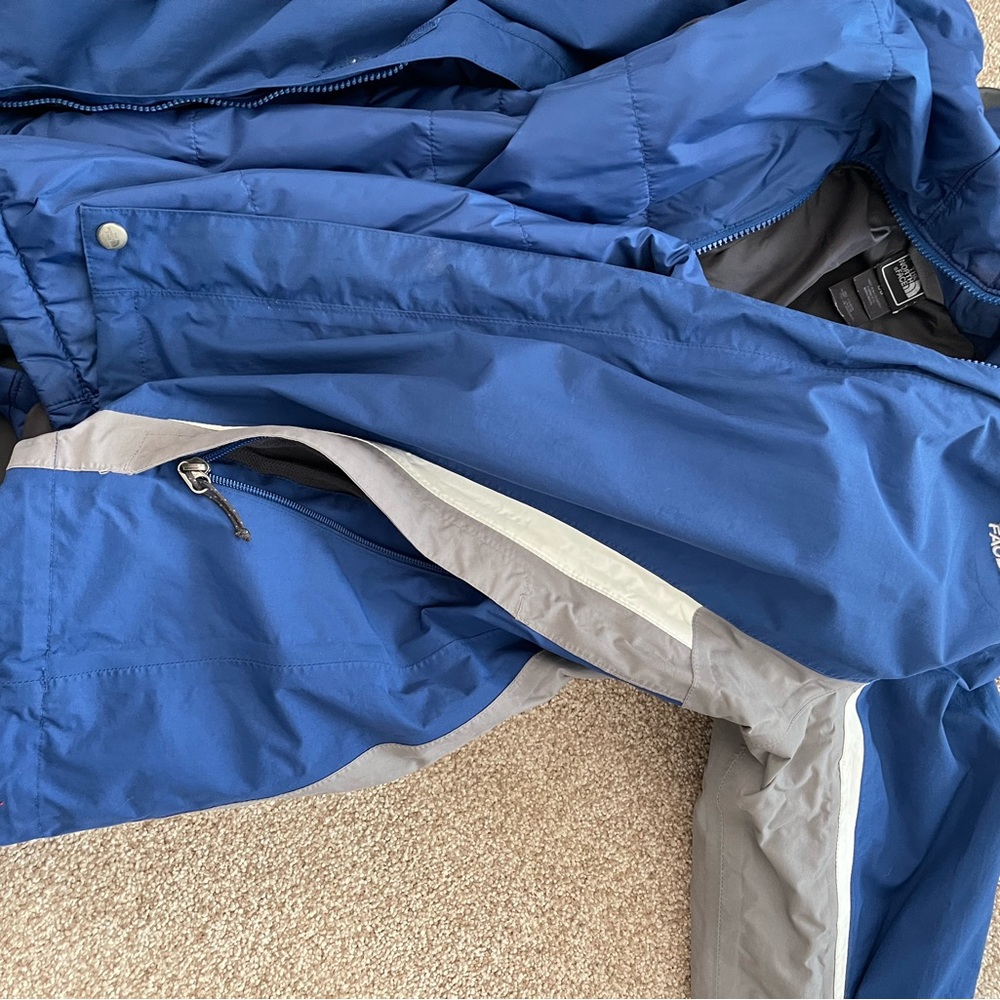 The North Face Winter Jacket Large Removable Inse… - image 4